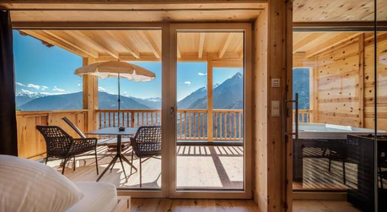 Spacious serviced apartment with garden, sauna & patio | Perfect for remote work | Pet-friendly — photo 3