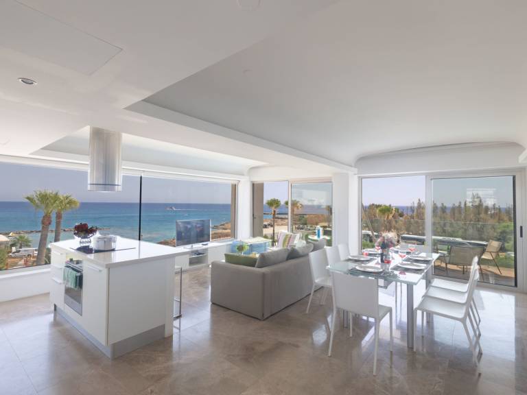 Luxuri&ouml;se Wohnung am Strand von Thalassa