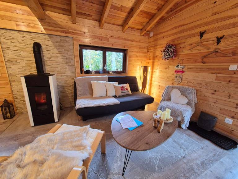 Chalet with yard, hot tub & BBQ | Mountain view — photo 4