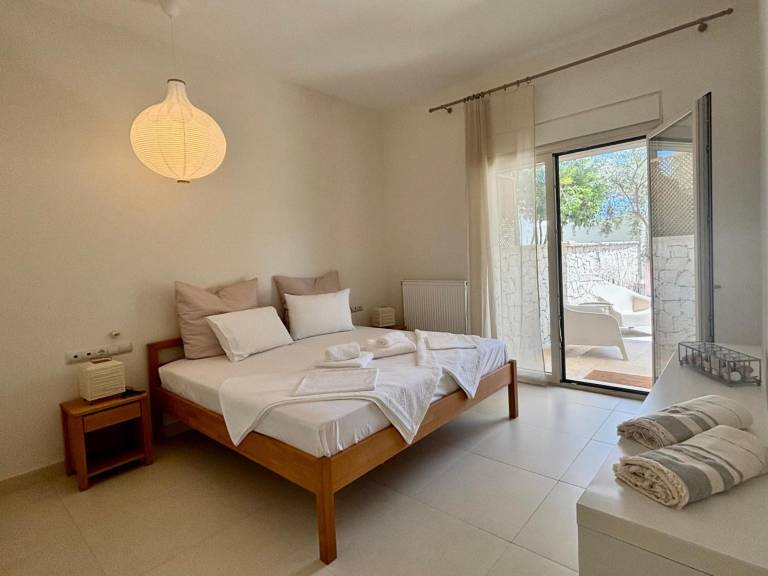 Villa 'Ktima Bird Paradise - Three-Bedroom' with Sea View, Balcony and Wi-Fi — photo 4