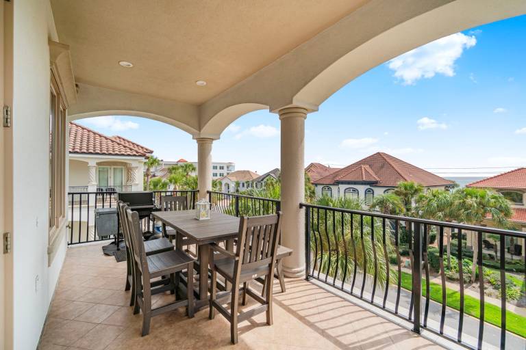 House with private pool & barbeque | Water view — photo 5