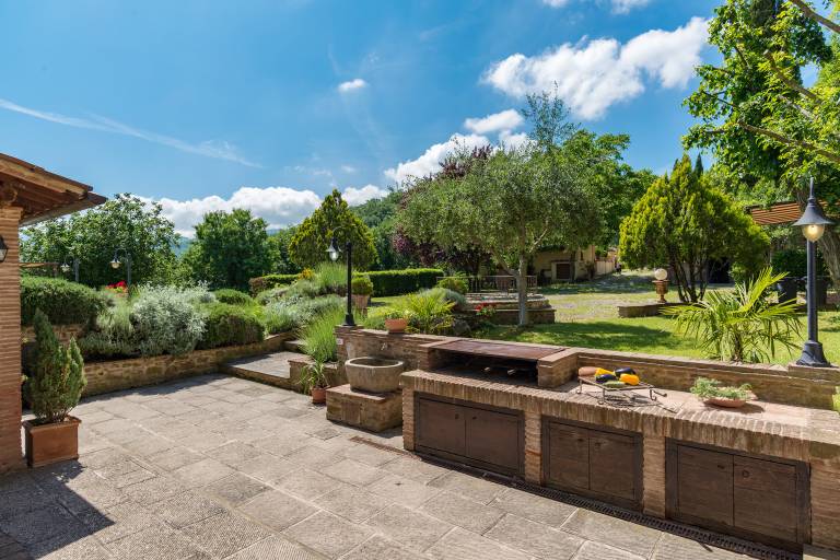 Villa with private pool, grill & garden | Pool view — photo 4