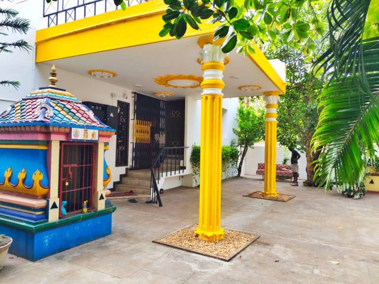 Vacation home with yard in Puducherry