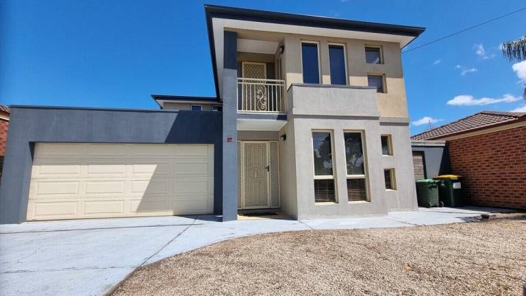 House  Caroline Springs
