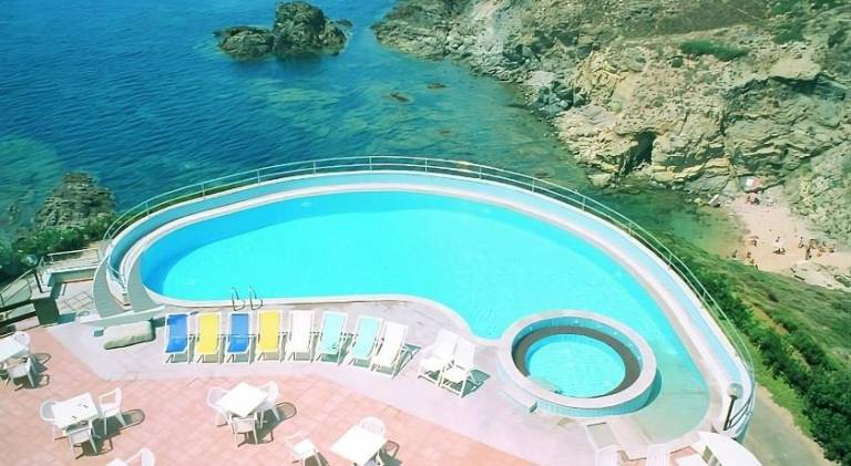 Zeeva Hotel and Resort in Arbus