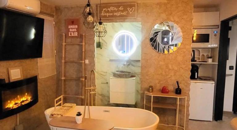 Wonderful holiday apartment with pool & jacuzzi | Pet-friendly in Mandelieu-La-Napoule