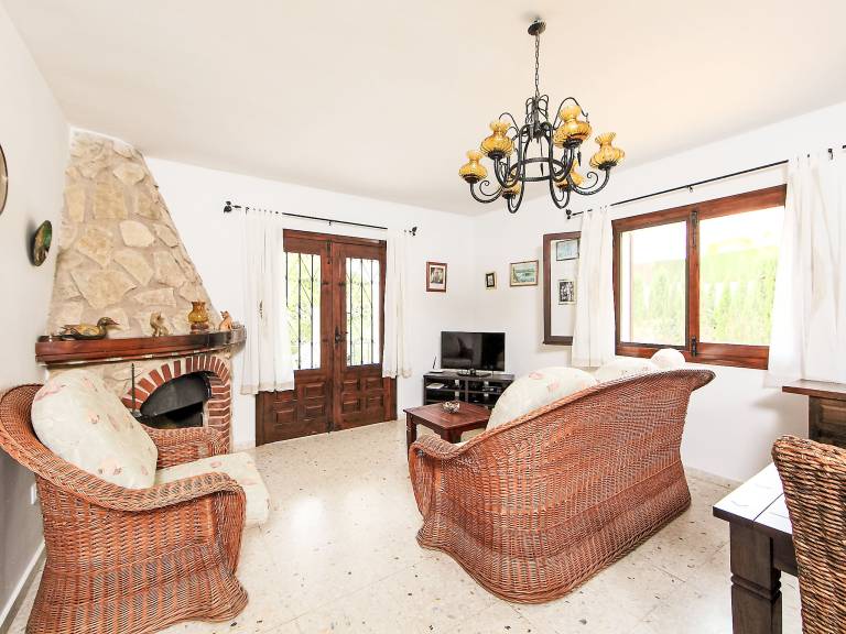 Children-friendly house with patio, private pool & garden | Dogs allowed — photo 3