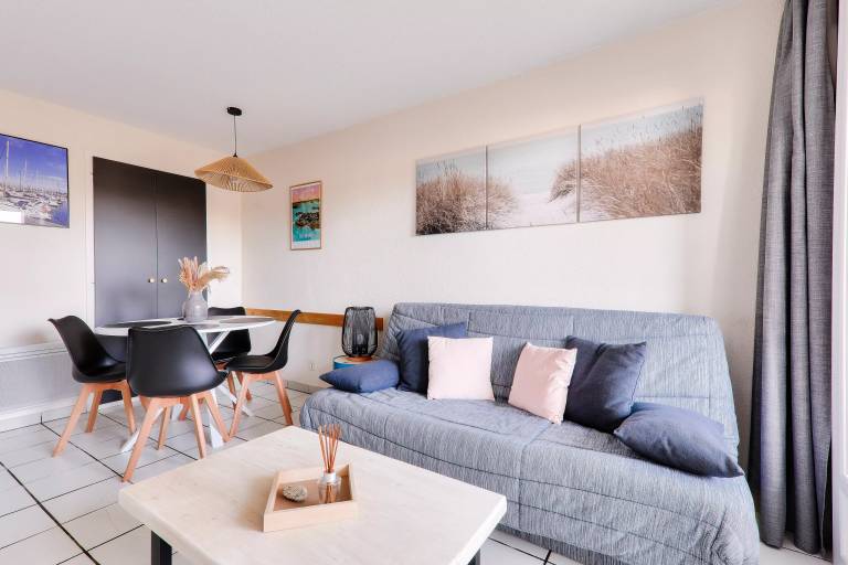 Holiday apartment with 1 room for 4 persons in Vannes