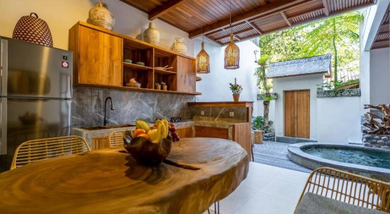 Villa with pool — photo 3
