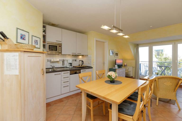 Tolle Dachgeschosswohnung mit Balkon für Familien - nur 400 m zum Ostseestrand! — photo 4