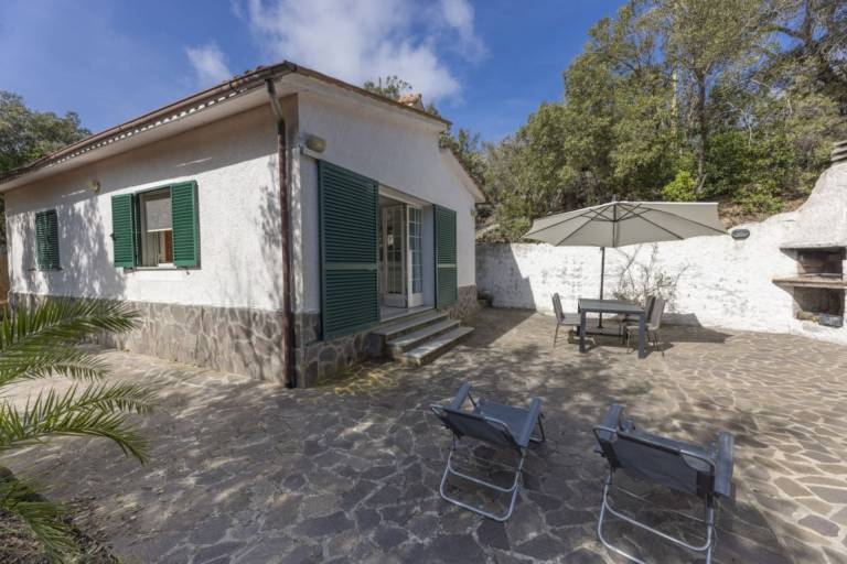 Villa with patio, barbecue & garden — photo 3