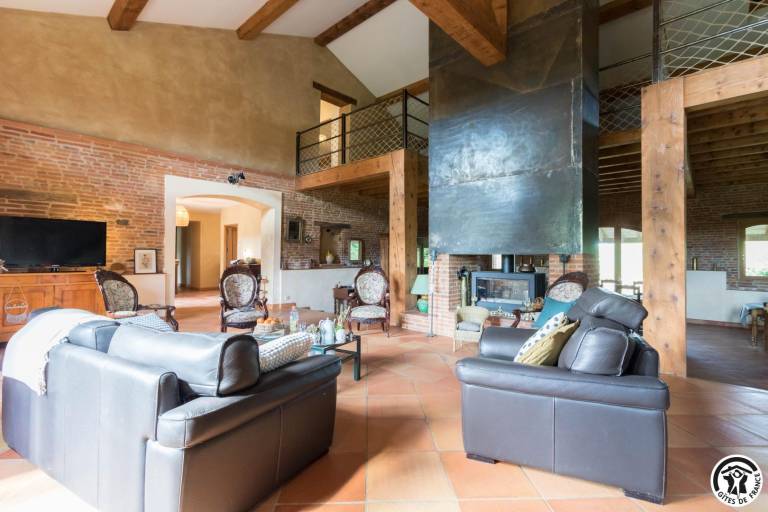 Ample gite with hot tub, terrace & yard | Pet-friendly — photo 4