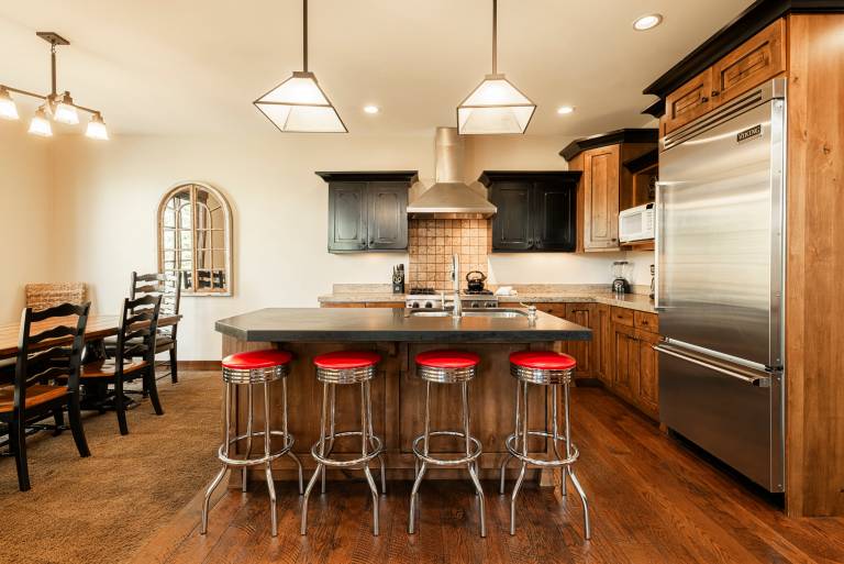 Unbeatable Location, Hot Tub, Luxury Townhome Park City Silver Star Ultimate! Ski In- Out! — photo 4