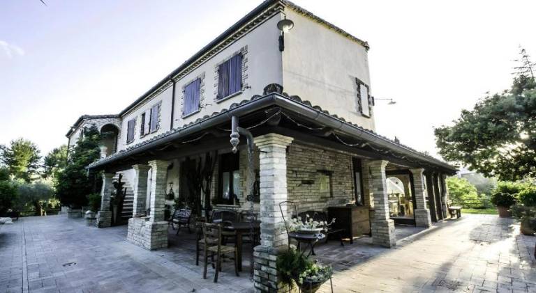 Farm with terrace & garden in Pineto