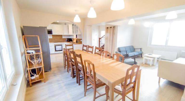 House with 6 rooms for 15 persons in Malakoff
