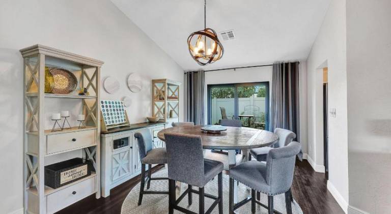 Heated Pool, Sleeps 10, Relaxing Lanai, Near Beaches, Pet Friendly! — photo 3