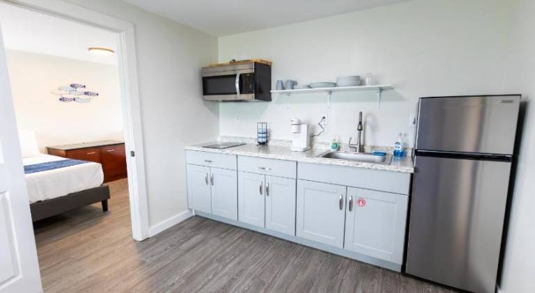 Anchor Bay Inn and Suites — photo 4