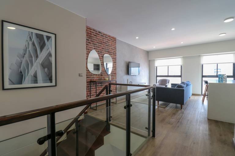 w Bright 2BR Duplex in Miraflores