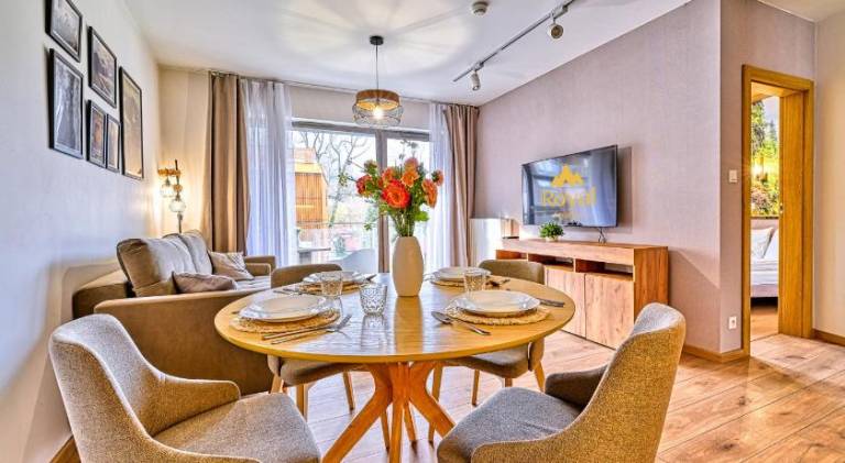Holiday apartment with jacuzzi, pool & sauna — photo 4