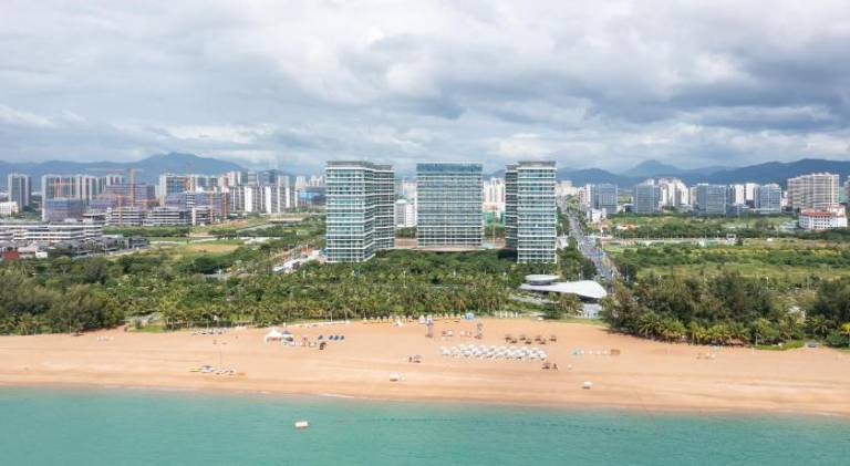 Puhai Sea View Apt by Hailan Tour at Sanya Yazhou Bayonly 100 meters to Beach and Sea Swimming Area in Sanya
