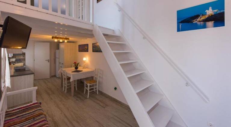 Rental apartment with terrace & yard — photo 2