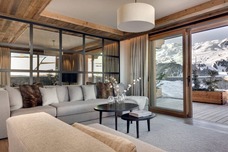 Apartment with sauna, heated pool & patio | Mountain view | Suitable for remote work in Courchevel