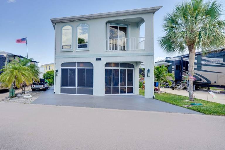 Riverview Beautiful remodeled 2 bd 2 bath beach home on Nettles Island — photo 2