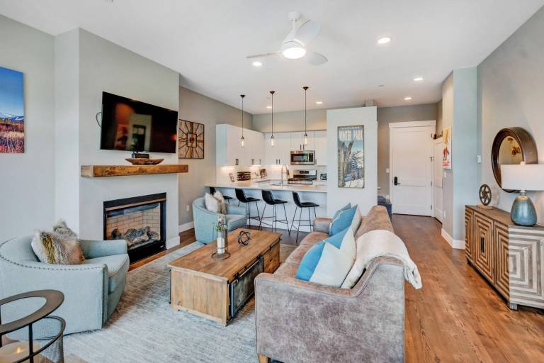 Downtown WP Loft 10 I Hot Tub I Great Views I Bunk Room I Discounted Attractions in Winter Park, CO