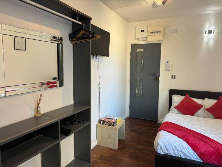 30% OFF Cosy Haven For Couples Free Parking — photo 2