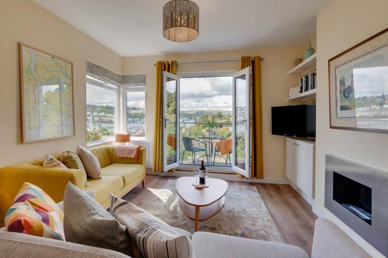 Apartment with patio | Water view | Pets allowed — photo 2