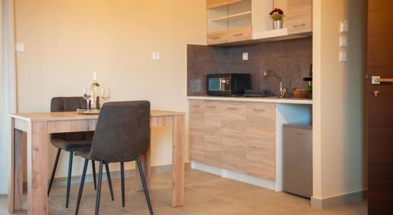 Rental apartment with patio & yard | Pets allowed — photo 5