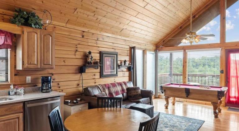 House with hot tub & pool | Suitable for remote work | Pet-friendly — photo 4