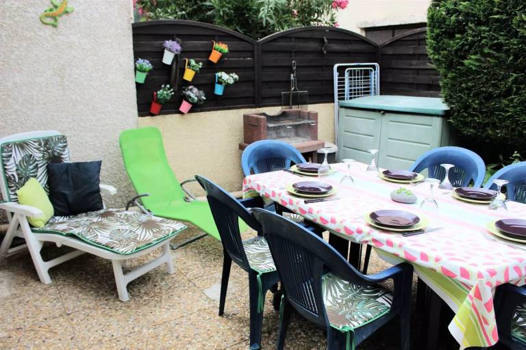 Vacation home with BBQ, pool & terrace — photo 2