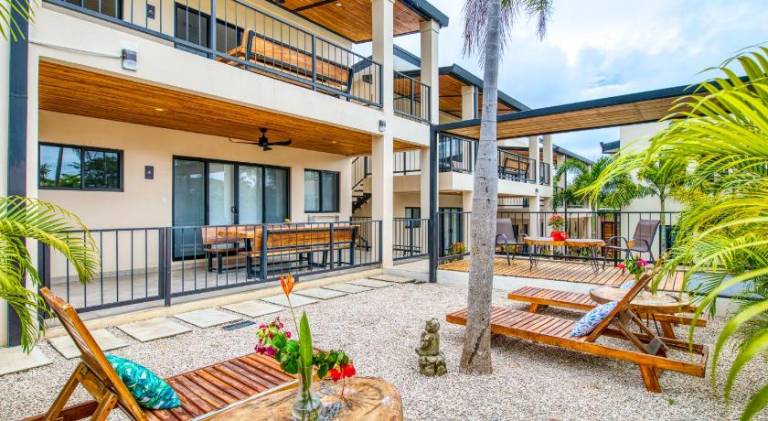 Holiday apartment with pool, yard & patio | Pet-friendly — photo 2