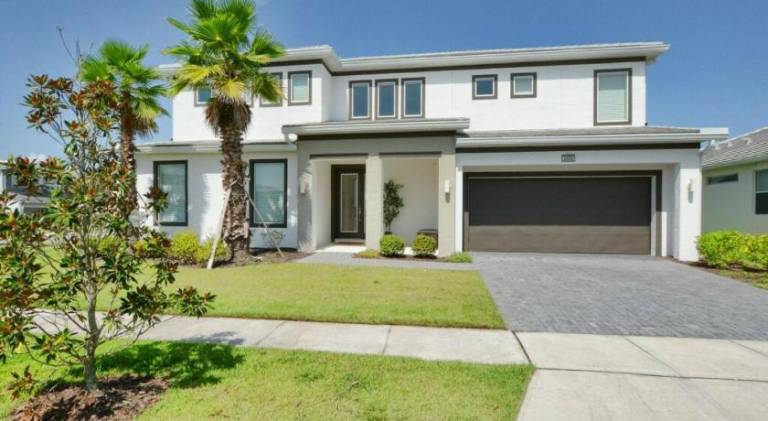 House with pool in Kissimmee, FL