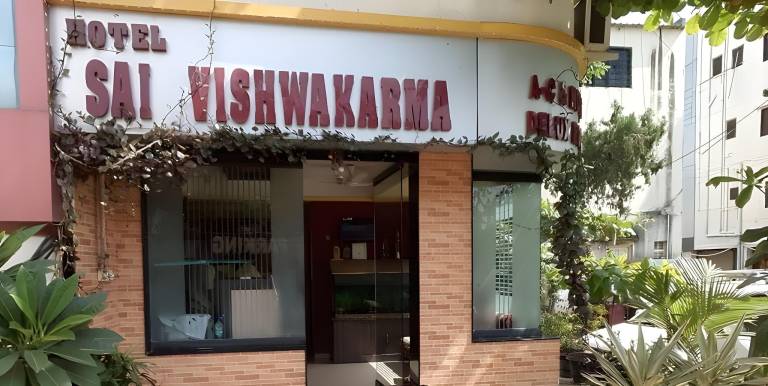 Hotel sai vishvakarma in Rahata