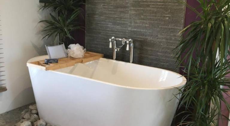 Penthouse On Waterside With River Views, Private Parking & Secluded Hot Tub — photo 4
