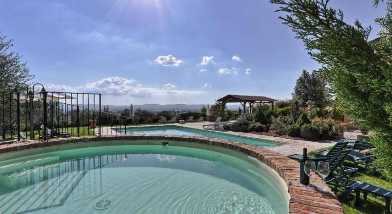Farm with grill, pool & yard — photo 3