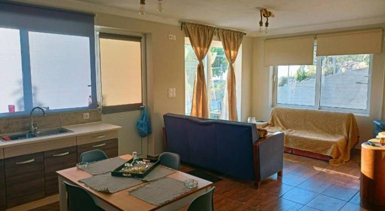 Rental apartment with patio, yard & barbecue — photo 3