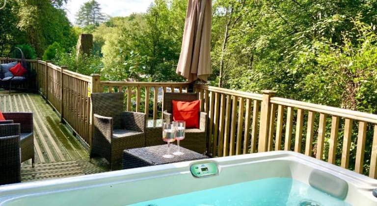 House with hot tub & pool — photo 4