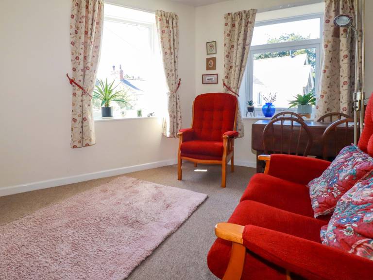 Cottage with garden | Beach view — photo 3