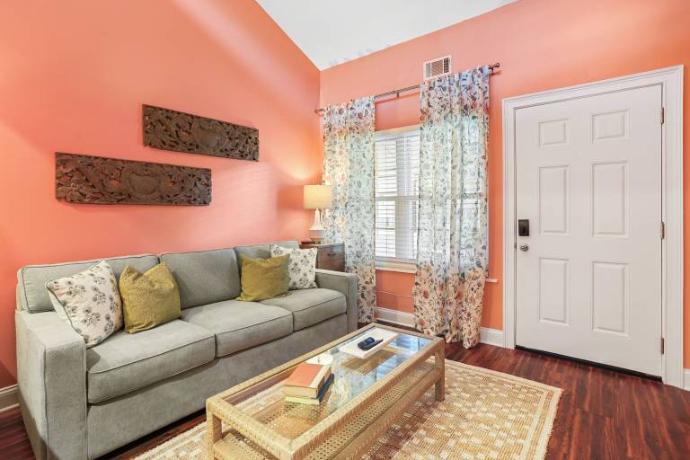 Condo  Avalon/Oglethorpe Mall Area