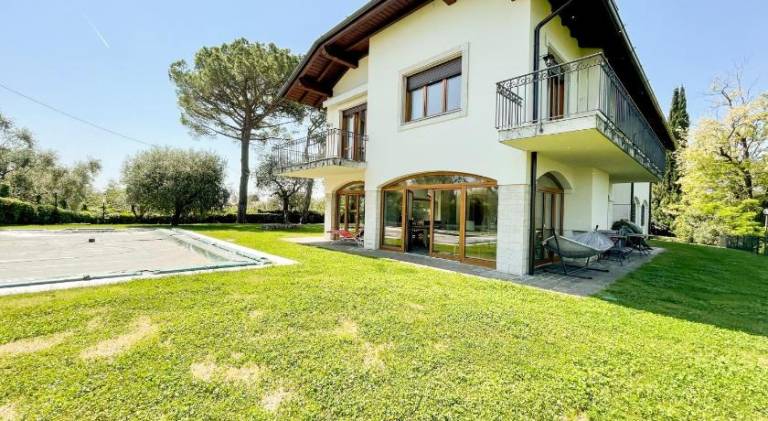 Villa with pool — photo 3