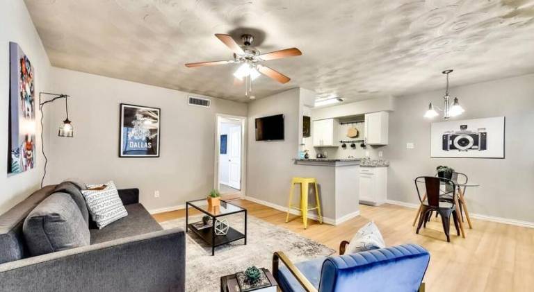 Apartment with pool — photo 3
