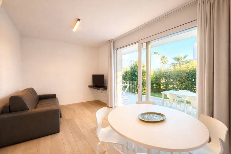 Rental apartment with yard — photo 3