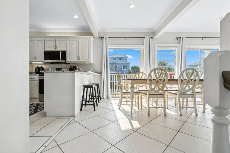 Dog Friendly 3 Bedroom House - Lagoon Front Neighborhood - Short Walk To Beach! — photo 4