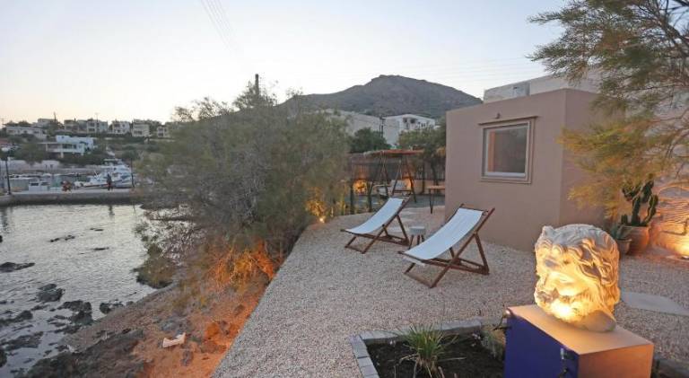 Beautiful rental apartment with yard & patio | Beach nearby | Pets allowed in Syros