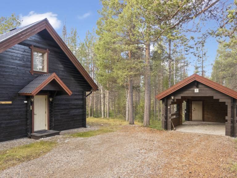 Vacation home with sauna & patio — photo 2