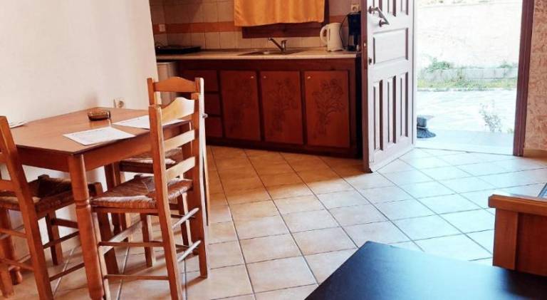 Serviced apartment with terrace & pool — photo 2