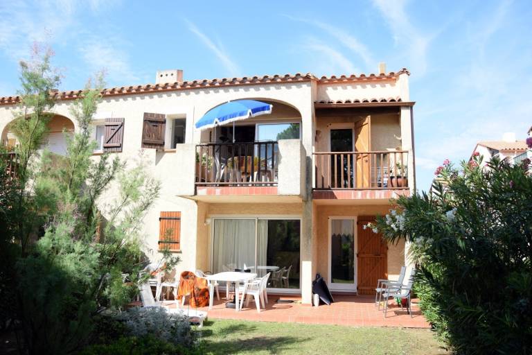 Rental apartment with pool, fast internet & yard | Garden view | Close to the beach | Good for workation | Dogs allowed in Leucate